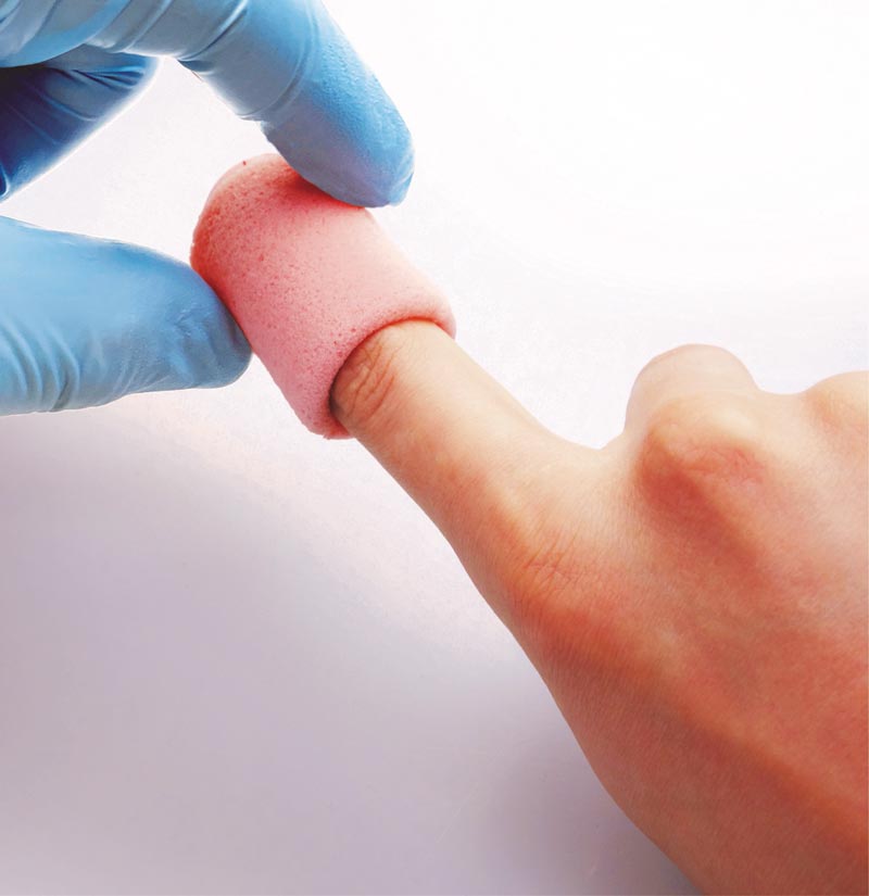 PolyMem-Finger-Anlegen-2